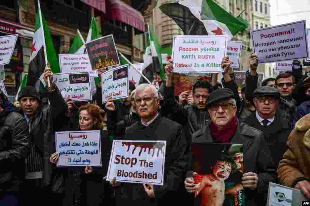 Dan siyasar Syria mai adawa George Sabra ya shiga zanga zanga da akayi akan harin da ma'aikatan Syria kai ta sama a gaban ofishin jakadancin Russia dake Istanbul