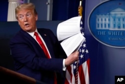20-aprel, 2020: Prezident Donald Tramp Oq uyda matbuot bilan muloqotda