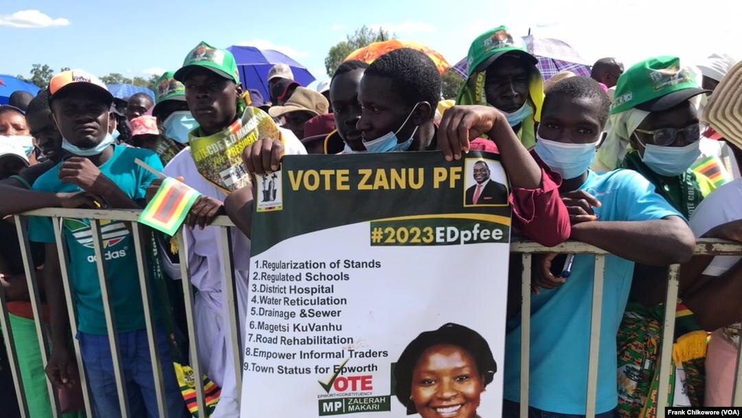 Abasekeli beZanu PF besemhlanganweni wokusungula umkhankaso wokhetho lwamaby-elections oqhutshwe nguMongameli Emmerson Mnagagwa. (© VOA)