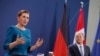 Kanselir Jerman Olaf Scholz (kanan) dan Perdana Menteri Denmark Mette Frederiksen dalam konferensi pers di Berlin, Jerman, 9 Februari 2022 .(Michele Tantussi / POOL / AFP)