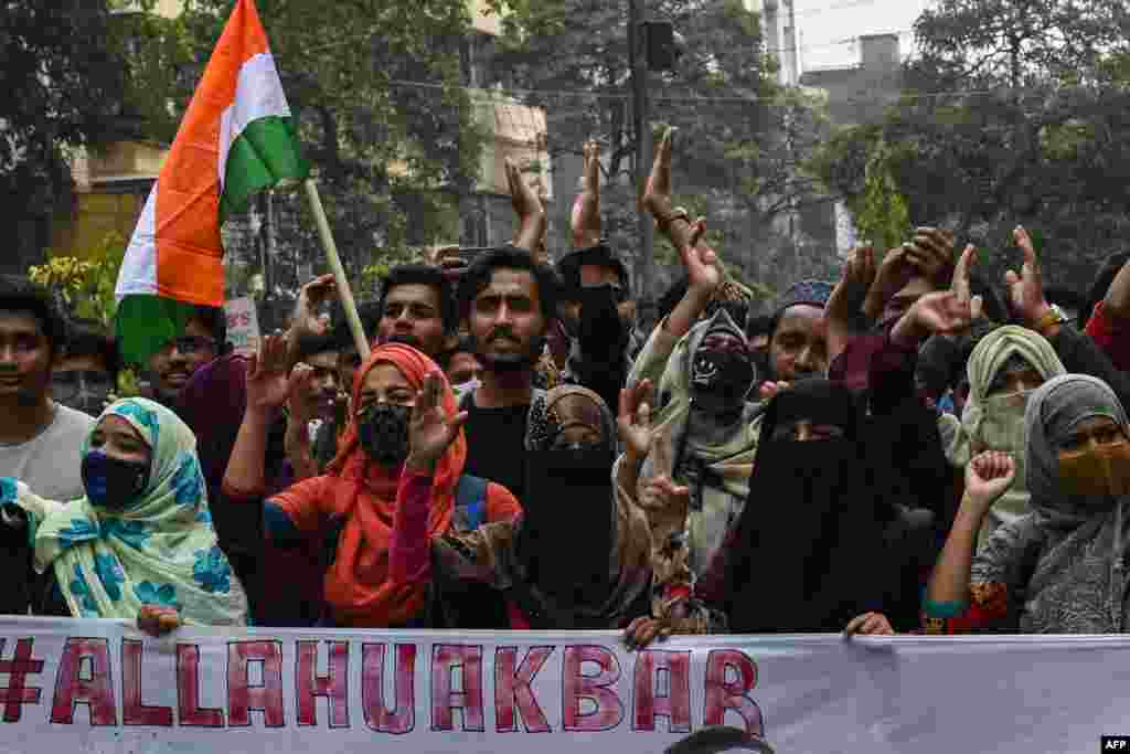 بھارت کی ریاست کرناٹک میں کالج جانے والی طالبات کے حجاب پہننے کے معاملے میں اب مزید شدت آ گئی ہے۔