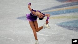 La patinadora artística rusa Kamila Valieva durante una competencia en los Juegos Olímpicos de Invierno en Beijing el 6 de febrero de 2022.