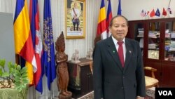 រូបឯកសារ៖ លោក ផៃ ស៊ីផាន អ្នកនាំ​ពាក្យ​រដ្ឋាភិបាល​កម្ពុជា ក្រោយ​កិច្ចសម្ភាស​ជាមួយ​វីអូអេ នៅ​វិមាន​មិត្តភាព ទីស្ដីការ​គណៈរដ្ឋមន្ត្រី ក្នុង​រាជធានីភ្នំពេញ កាលពី​ថ្ងៃទី១០ ខែកុម្ភៈ ឆ្នាំ២០២២។ (អូន ឆេងប៉រ/វីអូអេ)