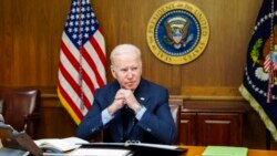 El presidente estadounidense, Joe Biden, conversa con su homólogo ruso, Vladimir Putin, desde Camp David, EE. UU., el 12 de febrero de 2022.