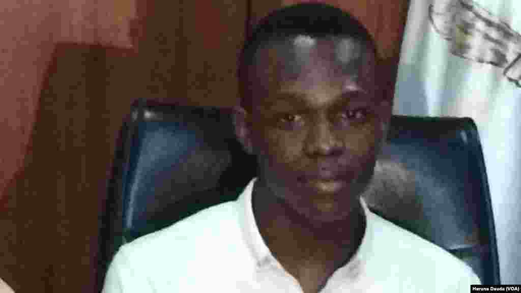 Izreal Zakari Galadima Wanda Ya Samu Makin JAMB Mafi Girma Tare Da Gwamnan Jihar Borno