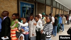 Indwendwe zabantu abadinga ukuthatha imali ebhanga