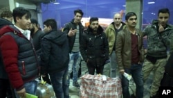 Germaniyadan deportatsiya qilingan afg'onlar
