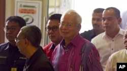Former Prime Minister Najib Razak walks out of court room at Kuala Lumpur High Court in Kuala Lumpur, Malaysia, Oct. 19, 2018.