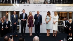 Vashingtondagi Trump mehmonxonasi ochilish marosimida, 2016