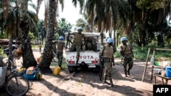 Soldats de la Monusco dans un village du district de Kamonia, l'une des zones les plus touchées par les conflits dans la région du Kasaï, RDC, 24 octobre 2017.