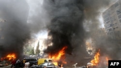 Ledakan bom mobil di Bir el-Abed, di pinggiran ibukota Beirut di kubu Hizbullah Lebanon hari Selasa (9/7).

