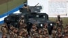 Los soldados se alinean en las instalaciones del Centro de Historia Militar "El Zapote" mientras más de mil se unieron a las Fuerzas Armadas salvadoreñas, en San Salvador el 19 de julio de 2021.