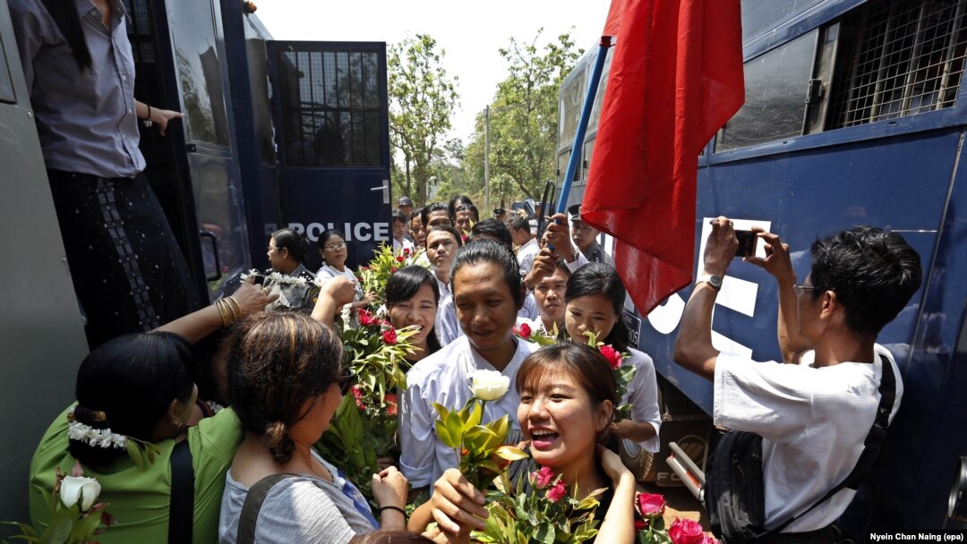 သာယာဝတီထောင်က ကျောင်းသားတွေပြန်လည်လွတ်မြောက်