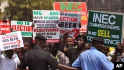 Poytaxt Abujada saylovlarning ko'chirilganiga qarshi namoyish, Nigeriya, 7-fevral, 2015-yil