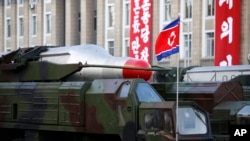지난 2015년 10월 평양 김일성 광장에서 열린 노동당 창건 70주년 열병식에 탄도미사일이 등장했다.