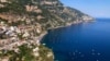 Lemons are the typical fruit of Italy's Amalfi Coast (Sabina Castelfranco/VOA)