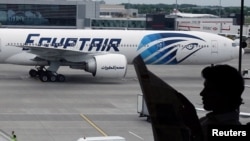 Pesawat EgyptAir di terminal bandara Heathrow, London. (Reuters/Yannis Behrakis)