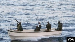 Para bajak laut yang beroperasi di lepas pantai Somalia.