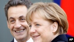 Nicolas Sarkozy e Angela Merkel estão no centro da nova proposta para a zona euro
