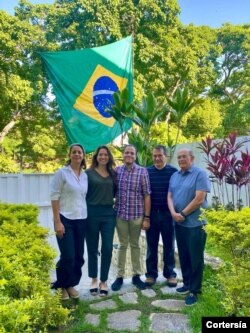 Los cinco opositores cercanos a la líder María Corina Machado asilados en la residencia de la embajada de Argentina en Caracas actualmente representada por Brasil.