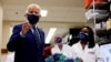 Biden pide paciencia mientras aumenta disponibilidad de las vacunas