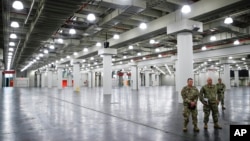 Miembros de la Guardia Nacional de EE.UU. en el Jacob Javits Center, en la ciudad de Nueva York, el 23 de marzo de 2020.