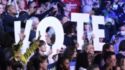 A menos de una semana para los comicios en EEUU, Kamala Harris y Donald Trump viajan a tres de los siete Estados bisagra en busca de votos