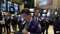 Suasana lantai Bursa Efek New York (NYSE) di Wall Street (Foto: dok).