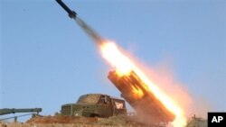 由朝鮮中央通訊社3月14日發佈的照片顯示﹐朝鮮試射導彈﹐引起國際關注樣。