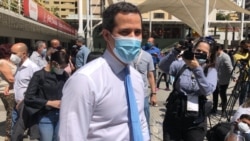 Juan Guaidó, uno de los líderes de la oposición reconocido por decenas de países como presidente interino de Venezuela, llega a una rueda de prensa en Caracas, Venezuela. Febrero 3, 2021. Foto: VOA.
