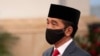 Presiden Joko Widodo memerintahkan Lembaga Pengelola Dana Bergulir Usaha Mikro Kecil dan Menengah (LPDB-UMKM) untuk segera mencairkan dana tambahan sebesar Rp 1 triliun untuk koperasi.(Foto: AP/dok)