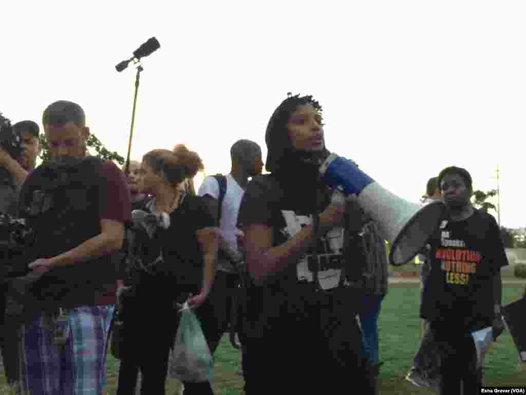 Protesters gather and listen to speeches in Romare Bearden park in Charlotte, North Carolina, Sept. 22, 2016. Demonstrators gathered for a third night in Charlotte, following the police shooting death on Tuesday of Keith Lamont Scott, 43.