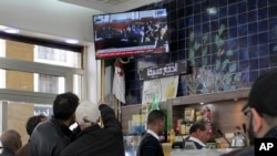 Le procès des anciens premiers ministres Ahmed Ouyahia et Abdelmalek Sellal est très suivi par les algériens à la télévision.