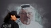 Polisi Turki berjalan di depan gambar Jamal Khasoggi, dekat kedutaan Arab Saudi di Istanbul, menjelang peringatan setahun meninggalnya jurnalis Washington Post itu, Oktober 2018. (Foto: dok).