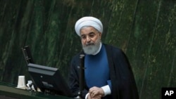 Presiden Iran Hassan Rouhani saat memberikan sambutan di hadapan anggota para anggota parlemen di Teheran, Iran, 29 Oktober 2017. (Foto: dok).
