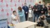 Prvu vakcinu u BiH protiv koronavirusa primio je generalni direktor UKC RS Vlado Đajić, Banjaluka, 12, februar 2021.