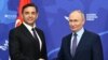 Ruski predsjednik Vladimir Putin sa potpredsjednikom Vlade Srbije Aleksandrom Vulinom. (foto: REUTERS /Sputnik/Kristina Kormilitsyna/Kremlin)