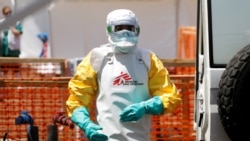 Bientôt un deuxième vaccin anti-Ebola, l'OMS accusée de "rationner" le premier