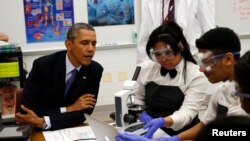 Prezident Obama Merilenddagi Bladensburg maktabi o'quvchilari bilan, 7-aprel 2014-yil. 
