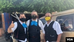 Grupos musicales pasan horas en las calles de Nicaragua, en el intento por conseguir clientes. 