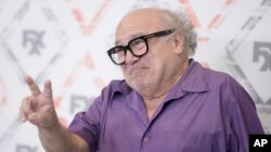 El veterano actor Danny DeVito en el FX Starwalk del Hotel Beverly Hilton en Beverly Hills, California, el 3 de agosto de 2018. DeVito presta su voz a la cinta animada "Smallfoot", junto a Gina Rodríguez y James Corden que se estrena esta semana en EE.UU.