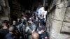 Pasukan keamanan Israel di lokasi kejadian di Kota Tua Yerusalem, 10 September 2021. (Foto: REUTERS/Ammar Awad)
