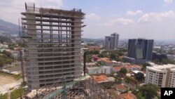Un sitio de construcción está detenido debido a la cuarentena por el coronavirus en San Salvador, El Salvador, el 20 de abril de 2020.