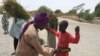 Les paniers de légumes passés au détecteur de métal à Baga-Sola au Tchad