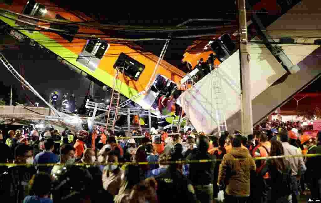 El paso elevado del metro de la Ciudad de México se derrumbó sobre la carretera dejando varios muertos.