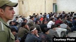 عکس آرشیوی از گروهی از پناه جویان افغان در ایران