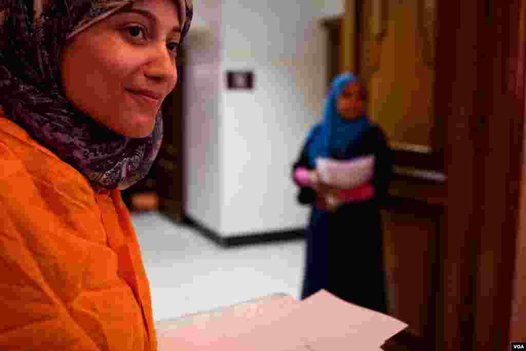 A woman hands out fliers at a women's rights conference that attracted a cross section of Egyptians -- Muslims, Christians, leftists and conservatives. (Y. Weeks/VOA)