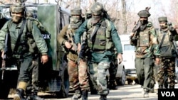 India menempatkan 300-500 ribu pasukan di wilayah Jammu dan Kashmir, namun wilayah ini terus bergolak.