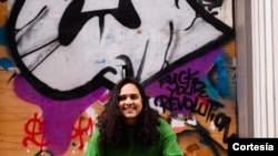 Joven caricaturista venezolano Jorge Torrealba. [Foto: Cortesía Pedro Makes Photos]