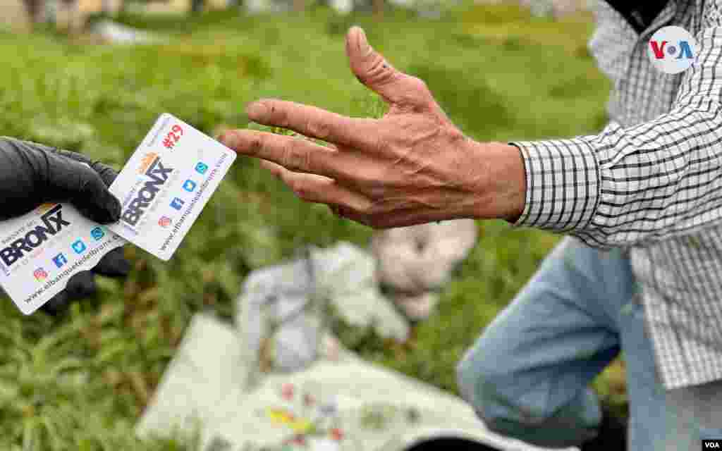 Así mismo, la fundación entrega una identificación para que, cada dos o tres meses, las personas puedan reclamar alimentos y puedan cocinar en sus parrillas.